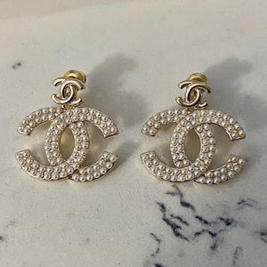 Gold and pearl earrings